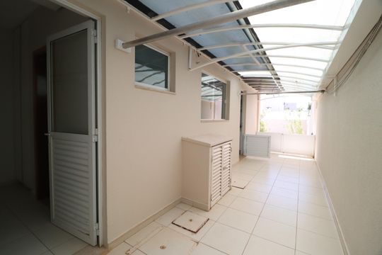 Área de Serviço de casa de condomínio para alugar com 4 quartos, 350m² em Granja Marileusa, Uberlândia