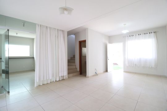Casa de Condomínio para alugar com 4 quartos, 350m² em Granja Marileusa, Uberlândia