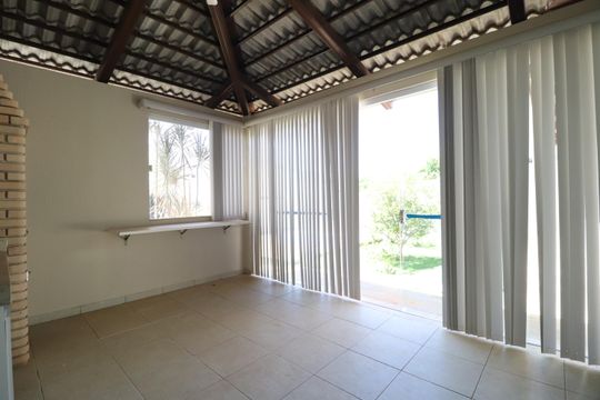 Varanda gourmet de casa de condomínio para alugar com 4 quartos, 350m² em Granja Marileusa, Uberlândia