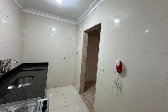 Cozinha de apartamento para alugar com 2 quartos, 61m² em Parque Sao Vicente, São Vicente