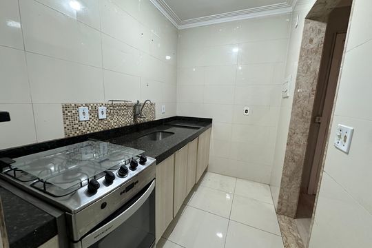 Cozinha de apartamento para alugar com 2 quartos, 61m² em Parque Sao Vicente, São Vicente