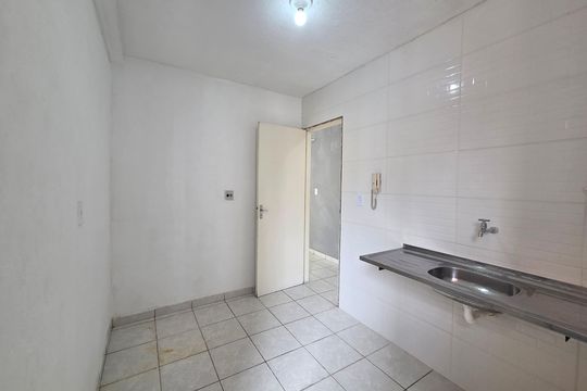 Cozinha de apartamento para alugar com 2 quartos, 45m² em Princesa, Praia Grande