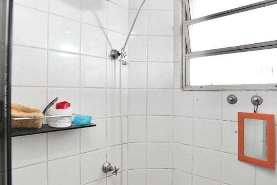 Banheiro Social de apartamento à venda com 3 quartos, 62m² em Califórnia, Belo Horizonte