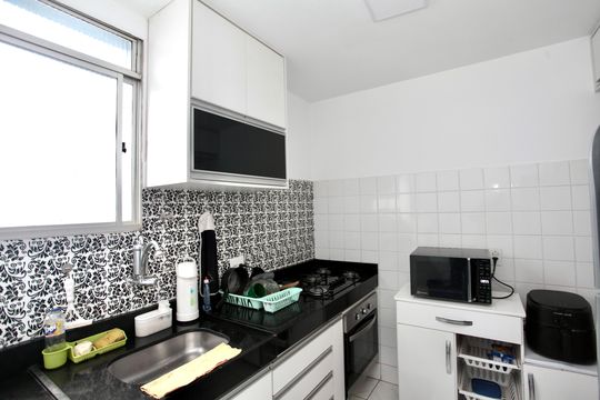 Cozinha de apartamento à venda com 3 quartos, 62m² em Califórnia, Belo Horizonte