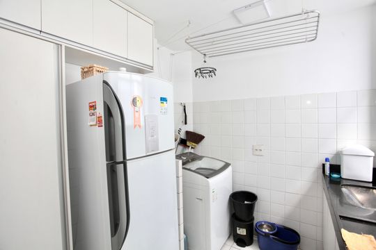 Cozinha e Área de Serviço de apartamento à venda com 3 quartos, 62m² em Califórnia, Belo Horizonte