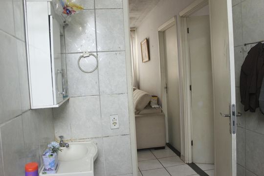 Banheiro  de apartamento à venda com 2 quartos, 48m² em Vila Sao Gabriel, Guarulhos
