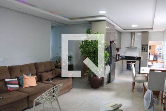 Casa à venda com 3 quartos, 200m² em Jardim das Aroeiras, Goiânia