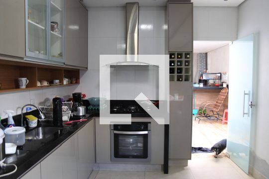 Casa à venda com 3 quartos, 200m² em Jardim das Aroeiras, Goiânia