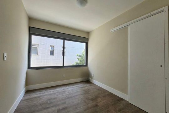 Quarto de apartamento à venda com 2 quartos, 73m² em Lourdes, Belo Horizonte