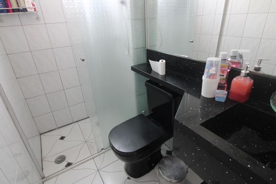 Banheiro de apartamento à venda com 2 quartos, 55m² em Cangaiba, São Paulo
