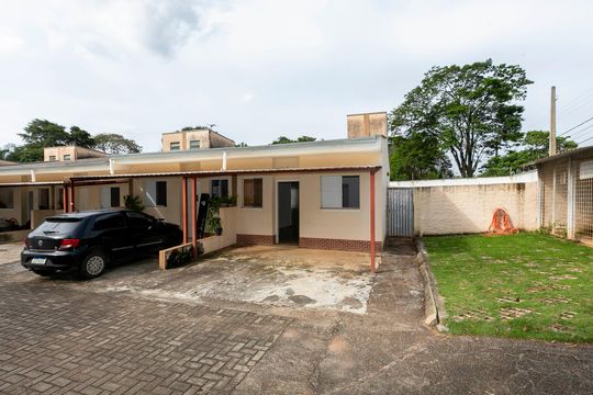 GARAGEM FRONTAL COBERTA de casa de condomínio à venda com 1 quarto, 100m² em Village Campinas, Campinas