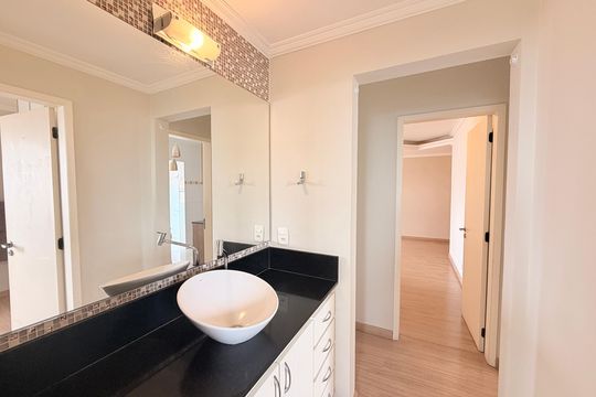 Banheiro da Suíte 2 de apartamento para alugar com 3 quartos, 96m² em Vila das Hortencias, Jundiaí