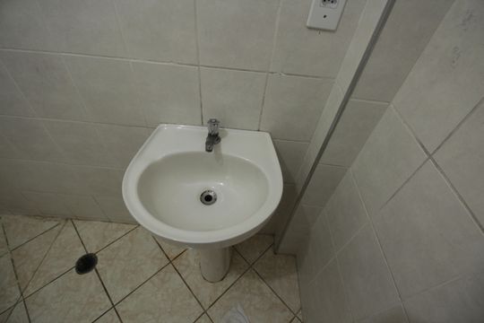 Banheiro de apartamento para alugar com 1 quarto, 50m² em Ponta da Praia, Santos