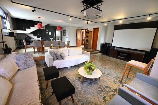 Apartamento para alugar com 5 quartos, 320m² em Setor Bueno, Goiânia