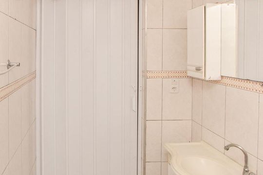 Banheiro de casa para alugar com 1 quarto, 80m² em Coronel Sezefredo Fagundes, São Paulo