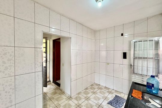 Cozinha de apartamento para alugar com 1 quarto, 45m² em Vila Paranagua, São Paulo