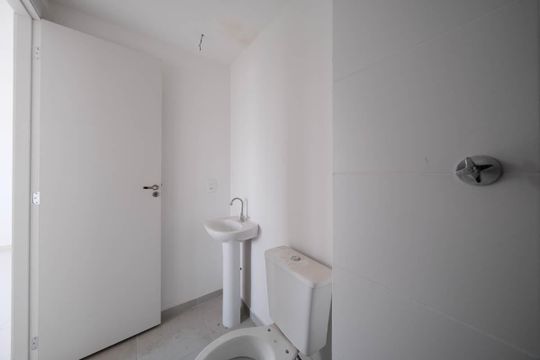 Banheiro de apartamento à venda com 2 quartos, 38m² em Antônio Estêvão de Carvalho, São Paulo