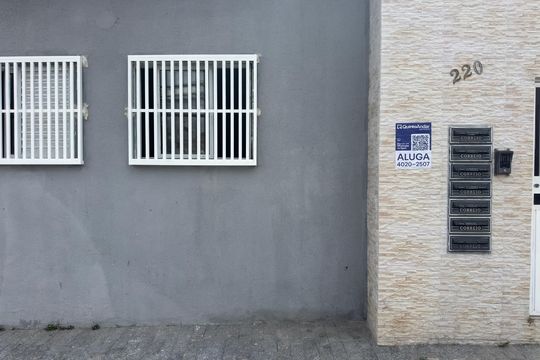 Fachada de casa para alugar com 1 quarto, 40m² em Penha de França, São Paulo