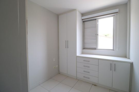 Closet de apartamento para alugar com 2 quartos, 76m² em Patrimônio, Uberlândia