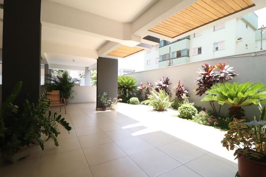 Hall de entrada de apartamento para alugar com 2 quartos, 76m² em Patrimônio, Uberlândia
