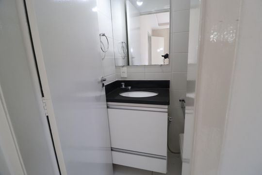 Banheiro do Quarto 1 de apartamento para alugar com 2 quartos, 76m² em Patrimônio, Uberlândia