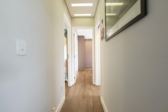 Corredor de apartamento à venda com 3 quartos, 95m² em Vila Firmino Pinto, São Paulo