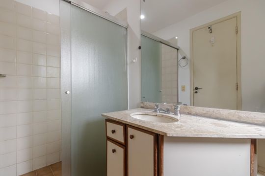 Banheiro suíte de apartamento à venda com 1 quarto, 35m² em Chácara Itaim, São Paulo