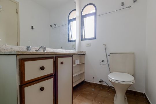 Banheiro suíte de apartamento à venda com 1 quarto, 35m² em Chácara Itaim, São Paulo