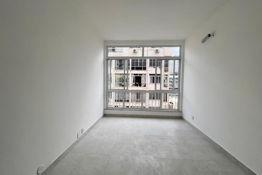 Apartamento à venda com 2 quartos, 70m² em Leme, Rio de Janeiro