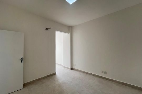 Apartamento à venda com 2 quartos, 70m² em Leme, Rio de Janeiro