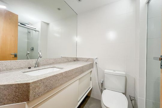 Banheiro de kitnet/studio para alugar com 1 quarto, 25m² em Cascatinha, Juiz de Fora