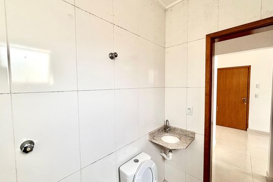 Banheiro de casa para alugar com 2 quartos, 45m² em Guaianases, São Paulo