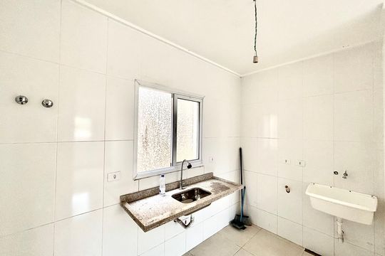 Cozinha de casa para alugar com 2 quartos, 45m² em Guaianases, São Paulo