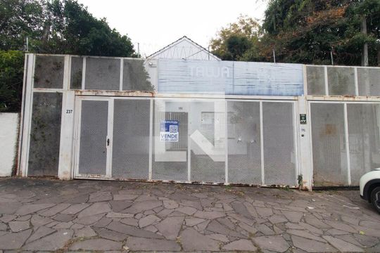 Casa à venda com 1 quarto, 702m² em Menino Deus, Porto Alegre