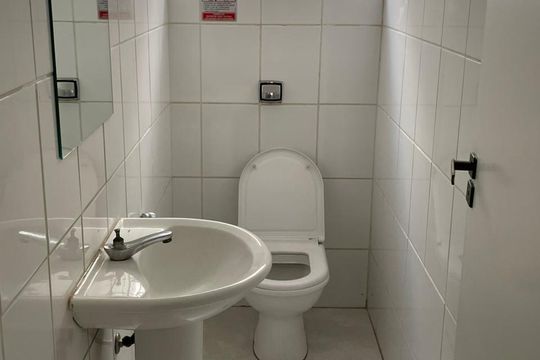 Banheiro 2 de casa para alugar com 3 quartos, 320m² em Brasil, Uberlândia