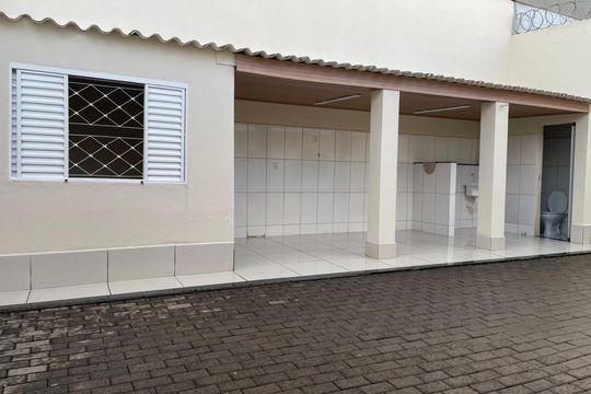 Área externa de casa para alugar com 3 quartos, 320m² em Brasil, Uberlândia