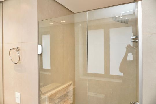 Suíte 1 - Banheiro  de apartamento para alugar com 2 quartos, 82m² em Funcionários, Belo Horizonte