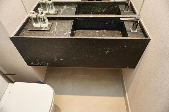 Lavabo  de apartamento para alugar com 2 quartos, 82m² em Funcionários, Belo Horizonte