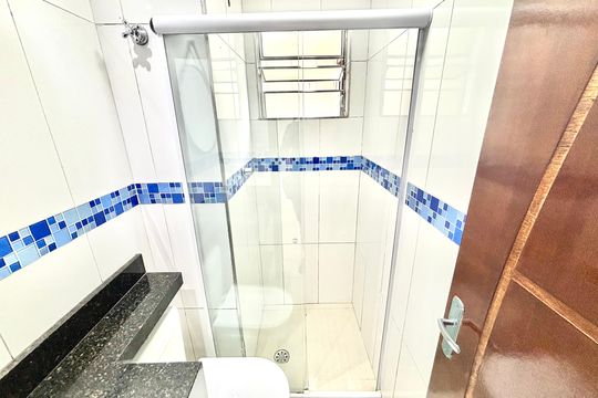 Banheiro de apartamento para alugar com 2 quartos, 60m² em Guaianases, São Paulo