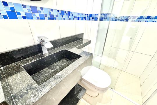 Banheiro de apartamento para alugar com 2 quartos, 60m² em Guaianases, São Paulo