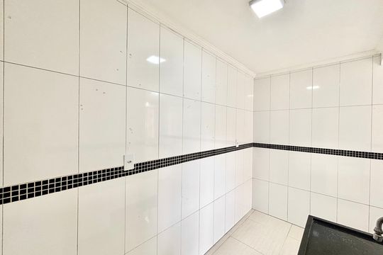 Cozinha de apartamento para alugar com 2 quartos, 60m² em Guaianases, São Paulo
