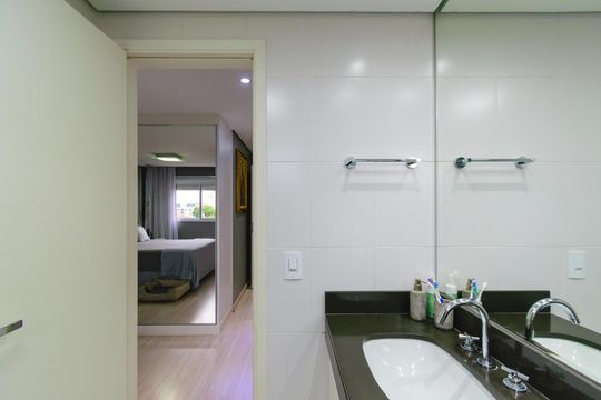 Banheiro da Suíte 1 de apartamento à venda com 3 quartos, 122m² em Campo Belo, São Paulo