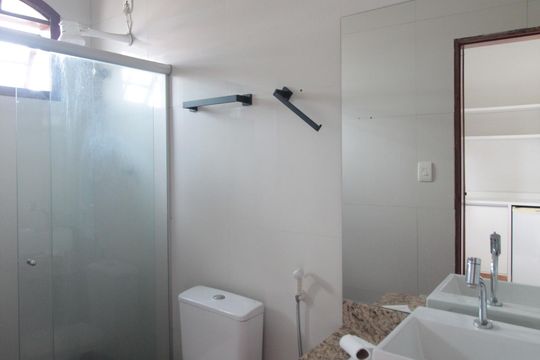 Banheiro da Suite de casa para alugar com 3 quartos, 150m² em Santa Monica, Belo Horizonte