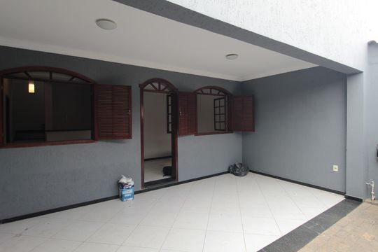 Garagem de casa para alugar com 3 quartos, 150m² em Santa Monica, Belo Horizonte