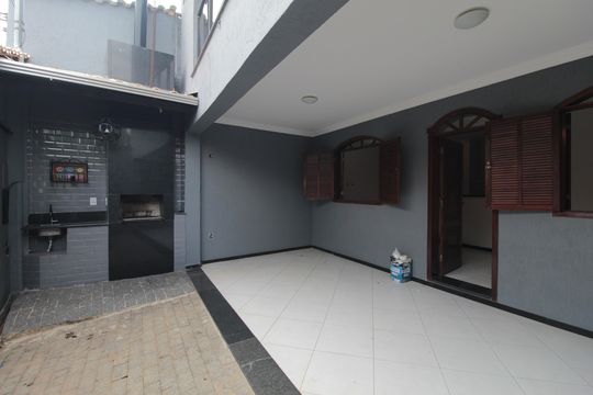 Garagem de casa para alugar com 3 quartos, 150m² em Santa Monica, Belo Horizonte