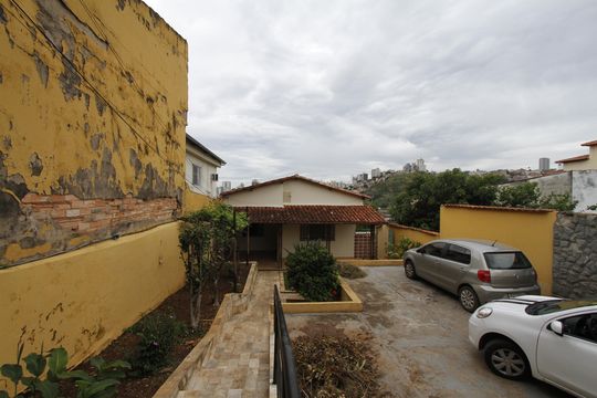 Garagem de casa para alugar com 5 quartos, 365m² em Jardim America, Belo Horizonte