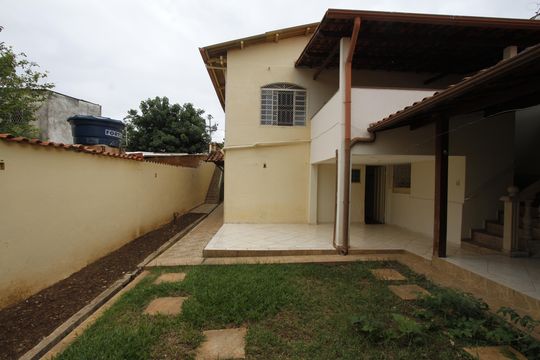 Quintal de casa para alugar com 5 quartos, 365m² em Jardim America, Belo Horizonte
