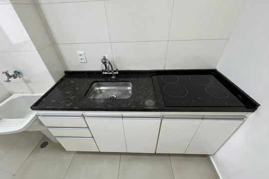 Cozinha de apartamento para alugar com 1 quarto, 33m² em Vila Santa Edwiges, São Paulo
