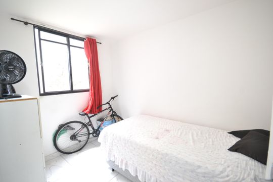 Quarto 2 de apartamento à venda com 2 quartos, 44m² em Conjunto Promorar Raposo Tavares, São Paulo