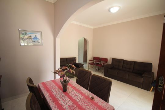 Casa à venda com 4 quartos, 1000m² em Novo Eldorado, Contagem